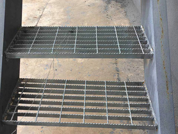 鋼梯踏步板安裝方式以及技術(shù)要求 鋼梯踏步板安裝方式以及技術(shù)要求