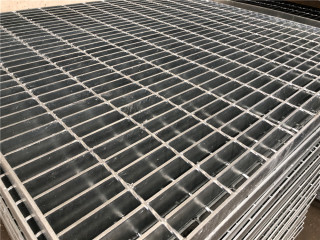 安裝鋼格柵板一定要做好鍍鋅工作 安裝鋼格柵板一定要做好鍍鋅工作